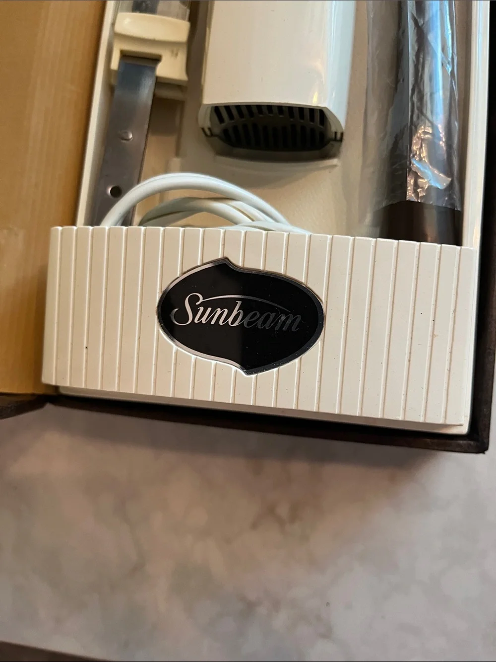 VTG sunbeam slicing knife set.  Carving set good working condition.  Box damaged
